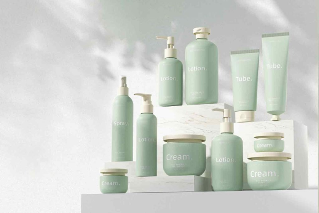 Plastic cosmetic container